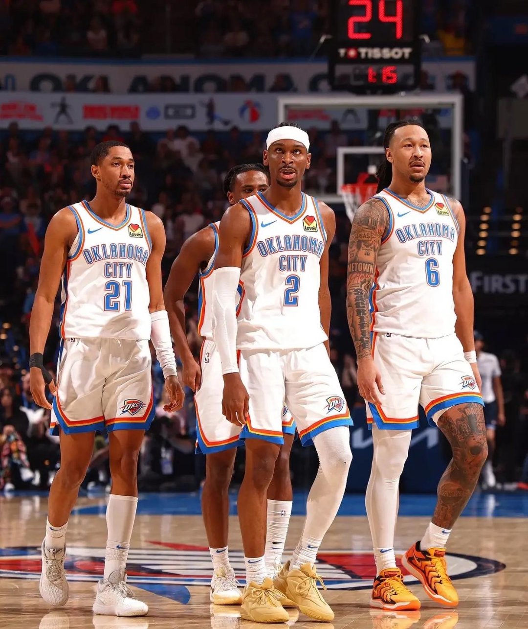 紧随其后的 紧随其后的