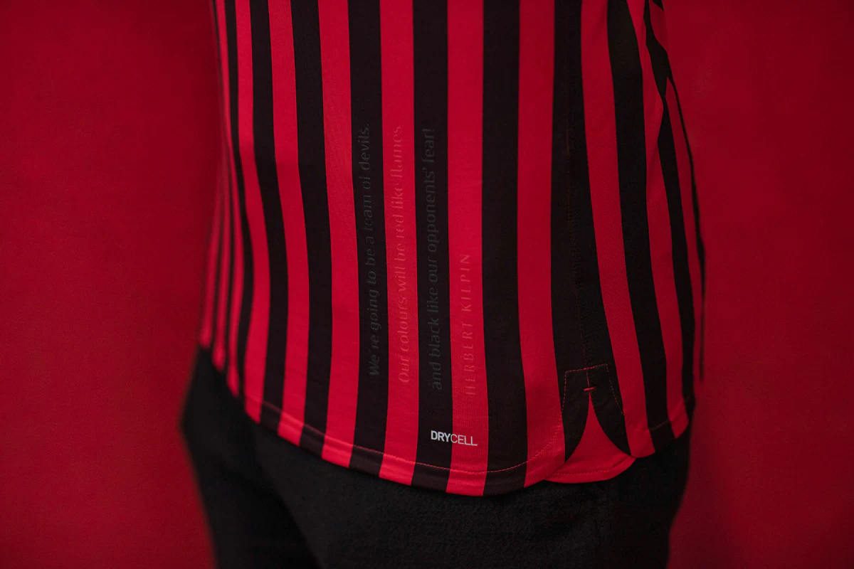 出球中卫 出球中卫